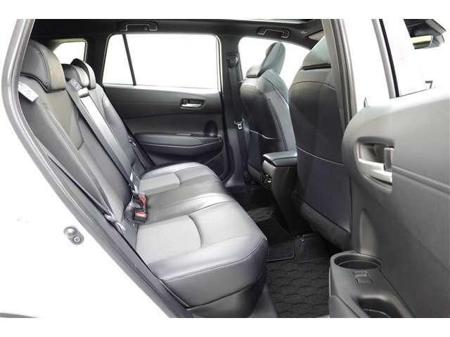 広い足元空間でゆったり乗車出来ます！