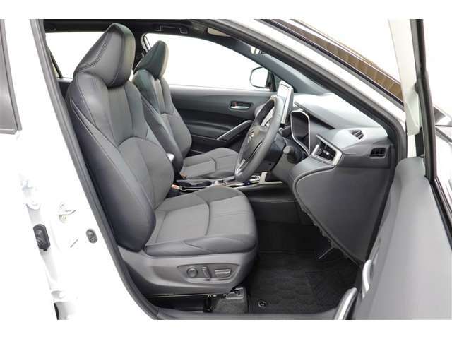 ホールド性の高いフロントシート♪