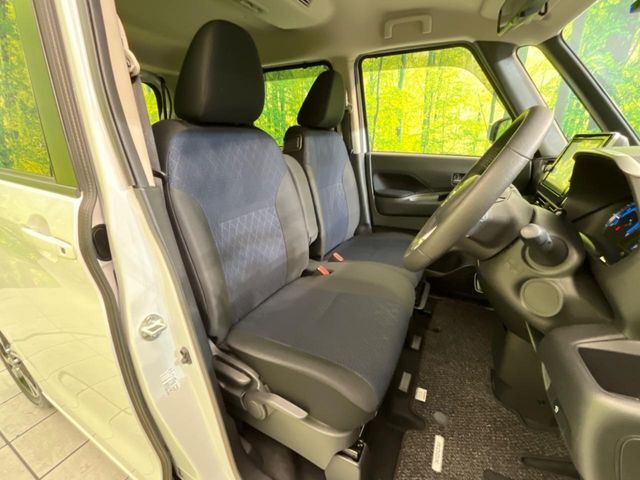 運転席シート廻りは使用感も少なく、良好な状態となっています。丁寧に使われていたことがよくわかりますね。