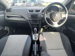 【快適な室内空間】天井・室内等とてもキレイな車両となっております。もちろん気になる匂いや汚れ等もない室内空間ですので、タバコ嫌いや匂いに敏感なお客様でも安心してご検討頂けます。