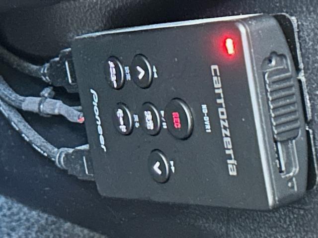 主に自動車事故発生時の映像など状況記録を目的に設置されます。安全指導に役立てる利用方法もあります。