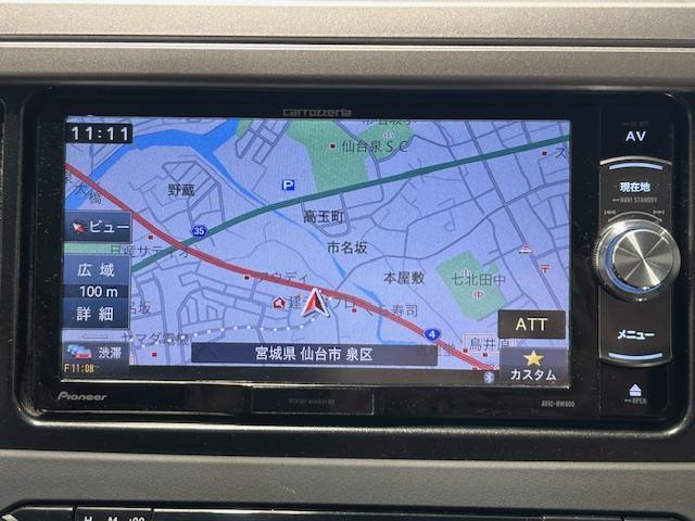 【ナビ】各種オーディオメディアをお楽しみいただけます。自分の現在地を確認できる事と目的地までのルート案内げできます。ドライバーはモニター上に映し出された地図で確認することができます。