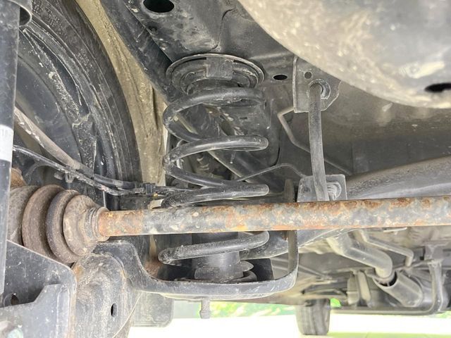 お車を安心してお乗りいただく為には、足回りの定期点検が欠かせません。サービスサポート（有償保証）では無料点検もご提供しており、安心のカーライフをお過ごしいただけるサポート体制が整っています。