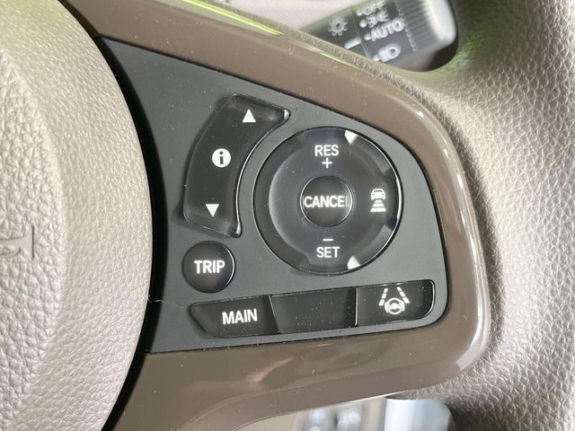 【アダプティブクルーズコントロール】高速道路での長距離走行が楽に！！自動で速度を保つクルーズコントロールが、衝突軽減システムと連携し、前方の車両を感知して車間を保つように速度調節してくれます！！