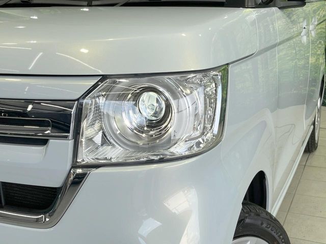 【LEDヘッドライト】悪天候や夜間走行時も良好な視界を確保し安心して運転できる高輝度LEDヘッドライトを装備！点灯速度が早く、消費電力も抑えられています。