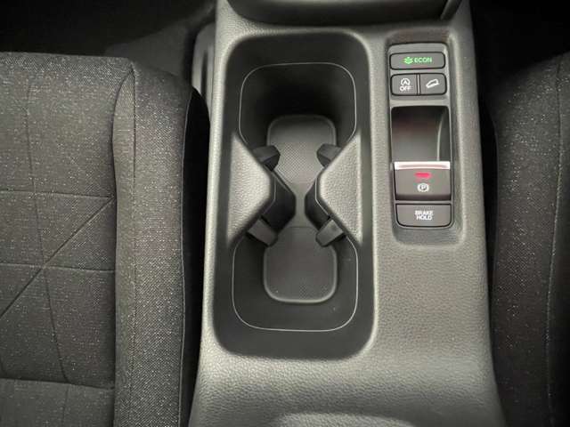 人気のお車を中心に展示車多数ご用意しております！