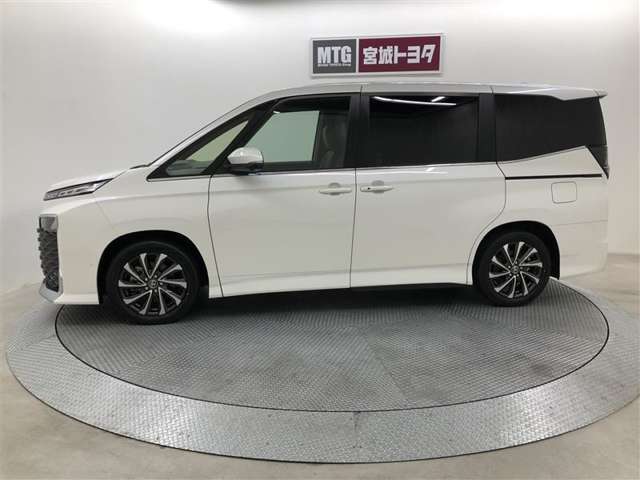 トヨタ自慢の“まるごとクリーニング”を施工済！ボディーはもちろん、タイヤ・ホイールまで、ピッカピカ☆♪比べてください、自信があります！）