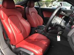 赤革シートは非常に綺麗な状態です☆