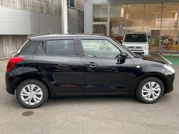 車体色はシンプルなスーパーブラックパールです。