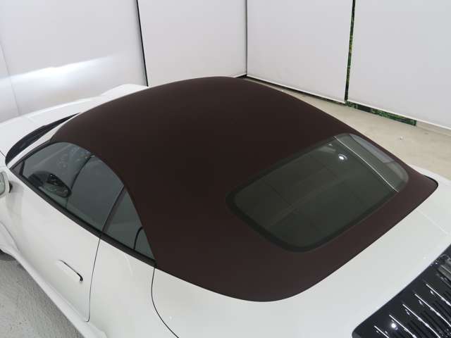 幌の状態も良く、シミ・汚れなどありません。また車内はタバコ臭やペット臭等も感じられませんので、快適にお使いいただけます。
