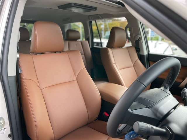 運転席・助手席はパワーシート・シートエアコン装備で季節とはず快適にご乗車いただけます！！