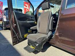 車両の詳しい状態については、YouTubeにて動画でもご確認いただけます。「オートタウン小牧南　EKカスタム」と検索していただくと、外装・内装・エンジンの様子などをご覧いただけます