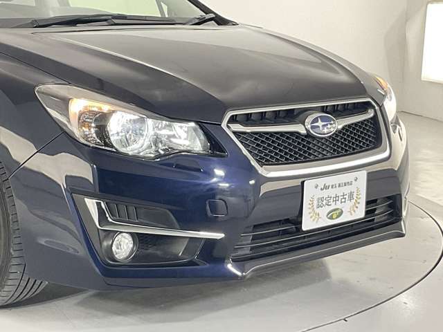 当店では仕入れた車両を撮影スタジオ完備の商品管理センターにて室内クリーニングや外装の磨き施工等、徹底した商品車仕上げを行っております。