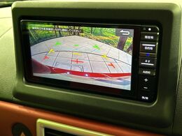 【バックカメラ】駐車時に後方がリアルタイム映像で確認できます。大型商業施設や立体駐車場での駐車時や、夜間のバック時に大活躍！運転スキルに関わらず、今や必須となった装備のひとつです！