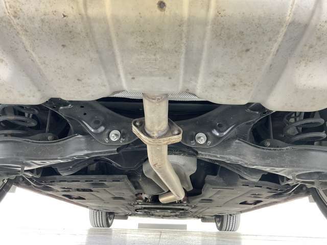 中古車だと気になる足廻り＆下廻り・・・ご覧の通り状態良好◎沿岸部や降雪地にお住まいのお客様もご安心ください♪