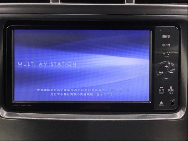 純正メモリーナビがついております！CD・DVD再生、ミュージックサーバー、フルセグTV視聴、Bluetooth接続可能です！