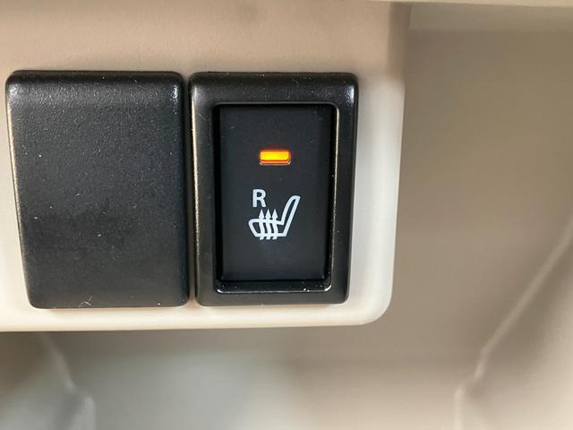 快適装備のシートヒーター付き。　エアコンって前面しか当たらずに背中は冷え冷えなんて事もありますよね。　快適に調整できますよ。