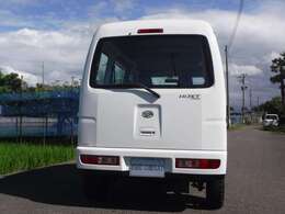 前後バンパー＆左右サイドステップ、「ブラック・ハーフ・ペイント仕上げ」！！ （リフトアップをより強調させる手法です！！）