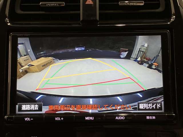 駐車時に後方がリアルタイム映像で確認できます。大型商業施設や立体駐車場での駐車時、夜間のバック時に大活躍です！運転スキルに関わらず、今や必須となった装備のひとつ！