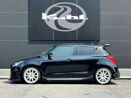 BLITZ・ZZ-R車高調を装着してローダウン！高速走行やコーナリングでの安定感をUPさせながらもノーマルサスペンション以上の乗り心地を実現するおススメの車高調です！減衰固さ調整が32段階で可能です！