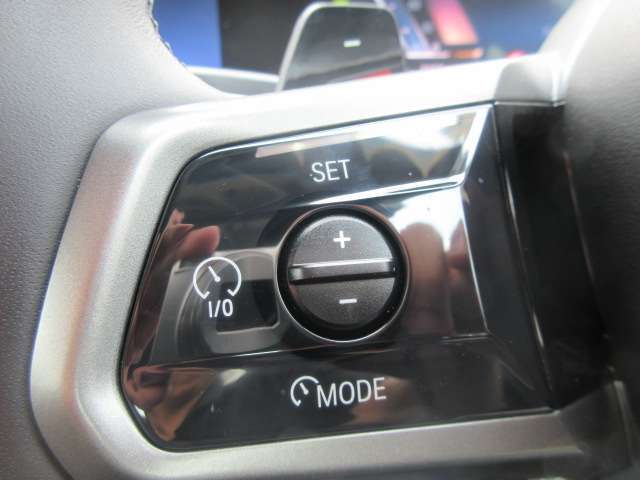 アクティブクルーズコントロール装備です。設定速度をキープしつつ、車間距離を優先し安全走行を可能と致します。長距離ドライブにマストな装備です。