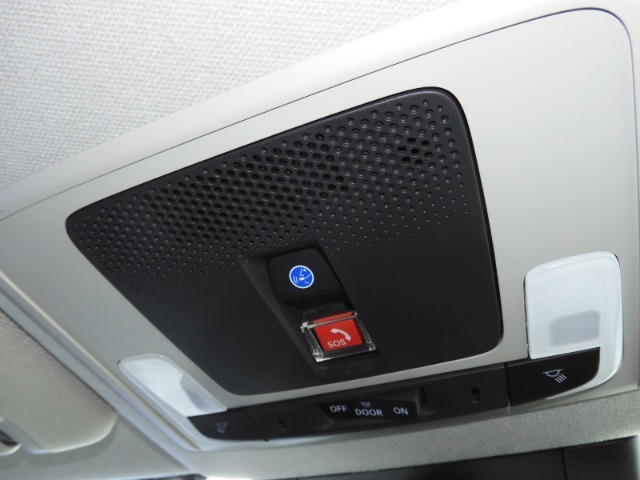 新世代コネクテッド技術「Honda CONNECT」搭載。緊急時にオペレーターのサポートを受けることも可能です。