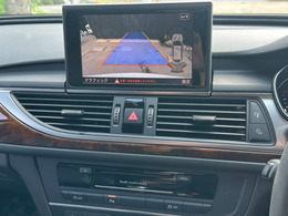 【バックカメラ】 「フルカラーバックモニター」を装備で駐車が苦手な方でも安心です。