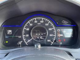 【スピードメーター】『スピードメーター』の画像になります。メーターがシンプルで見やすく運転しやすいですね！