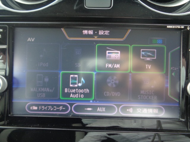 日産純正ナビ装着車です！ナビ機能はもちろんオーディオ機能も充実しております！