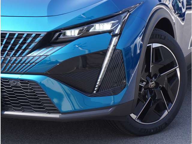 【ヘッドライト】省電力で長寿命の明るく運転しやすいLEDヘッドランプです。明るく照らすので暗い夜道からお客様を守ってくれます。