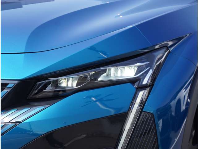 【ヘッドライト】省電力で長寿命の明るく運転しやすいLEDヘッドランプです。明るく照らすので暗い夜道からお客様を守ってくれます。