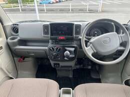 後席から運転席全景、付属品へのご質問もお待ちしております。