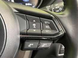 【マツダ・レーダークルーズコントロール】高速道路での長距離走行が楽に！自動で速度を保つクルーズコントロールが、衝突軽減システムと連携し、前方の車両を感知して車間を保つように速度調節してくれます！！
