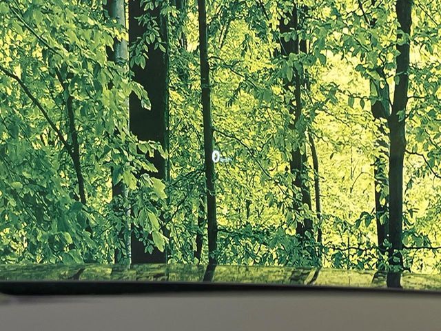 【ヘッドアップディスプレイ】現在の速度や走行情報をデジタル表示で運転席前方のガラスに投影！運転中、目線をずらさず必要な情報を確認できるのでとっても便利で安心！