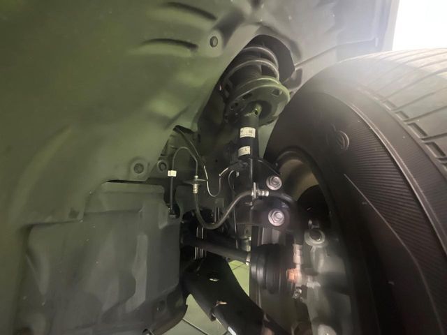 お車を安心してお乗りいただく為には、足回りの定期点検が欠かせません。サービスサポート（有償保証）では無料点検もご提供しており、安心のカーライフをお過ごしいただけるサポート体制が整っています。