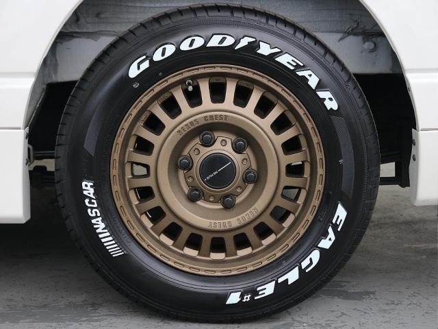 ネクサスクレスト・NC1デザートゴールド17インチにナスカータイヤの組み合わせになっております☆☆