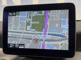 ●純正ナビ:一体感のあるナビは、高級感ある車内を演出してくれます。オーディオ機能も充実しておりますので、運転もより楽しめます♪