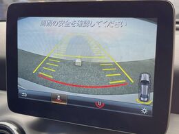 ●バックカメラ：便利な【バックカメラ】で安全確認もできます。駐車が苦手な方にもオススメな便利機能です。