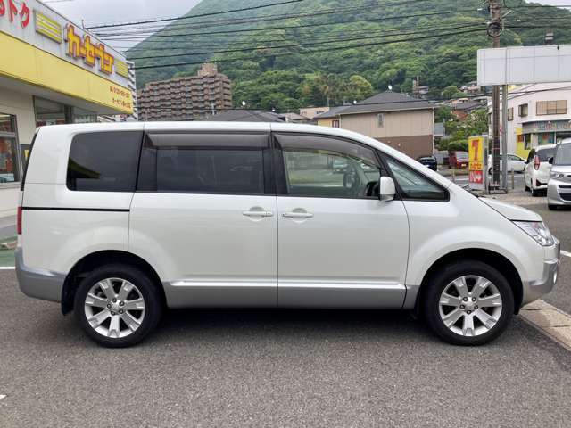【KMGホールディングスとは】西日本で約80店舗を運営しています☆70年以上自動車を販売してきたノウハウでお客さまの車選びを大切にサポートさせていただきます☆是非質の高い接客を体験してみてくださいね☆