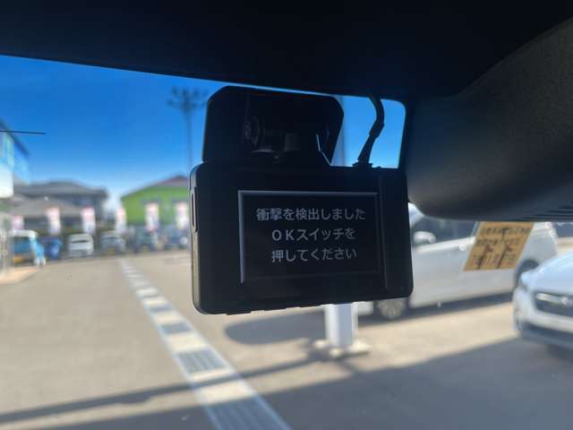 【ドライブレコーダー】万が一の事故が起きた際に有力な証拠を取り逃さずに済み、自己防衛ができます。また、あおり運転の証拠・抑止力にもなるので、今や必須の装備です！