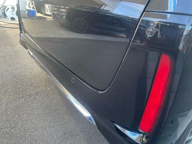 【クリアランスソナー】車体に取り付けられた複数のセンサーにより、車の前後の様子を検知し、障害物が近づくと運転席のメーター画面でのディスプレイ表示やブザーで知らせてくれ安心♪