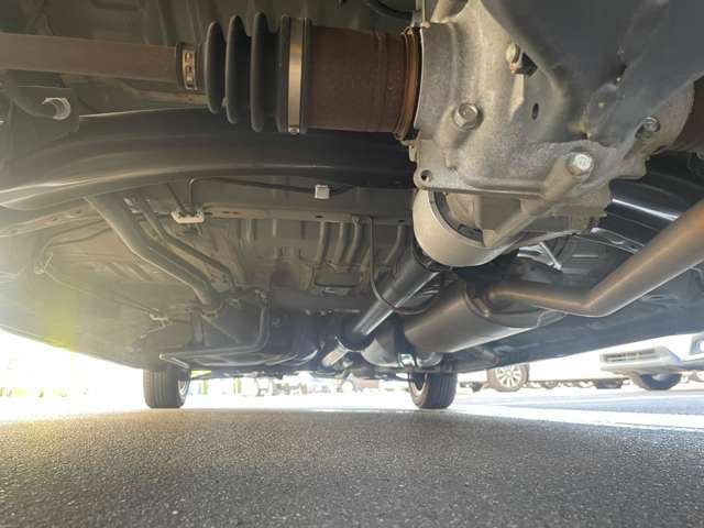 下廻りの防錆塗装【鎧】やマフラーの耐熱シルバーコーティングも施行可能ですのでご相談下さい♪