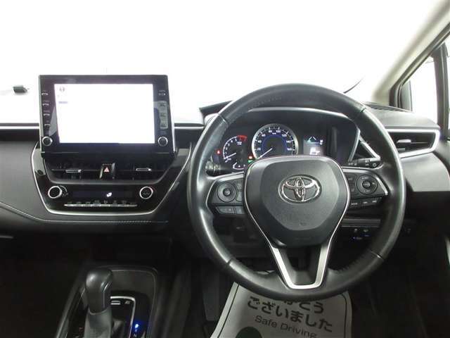 しっかりまとまりのあるインパネデザイン。各種のスイッチ類も使いやすい位置に配置され、快適な操作環境を提供します！