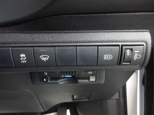 ハイ・ロービームを自動で切り替えるオートハイビームを装着しています