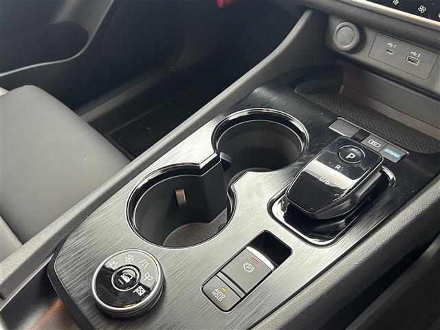 【ドリンクホルダー】長時間のドライブを快適に過ごすために、必須の車内アイテムですね。