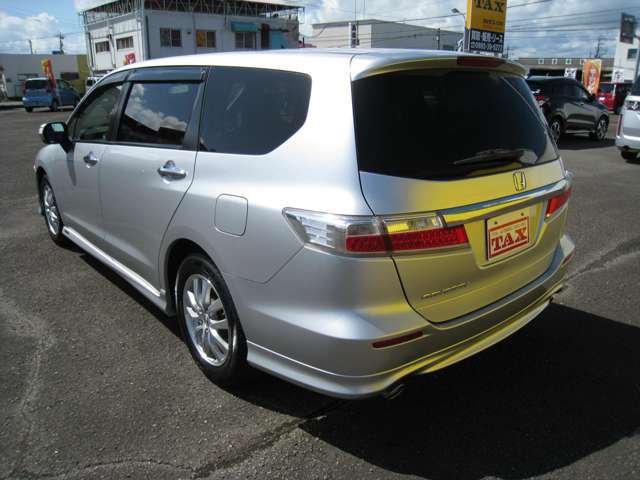 外装は真心込めてキレイに仕上げております。納車前にも洗車WAX掛けをして納車致します。