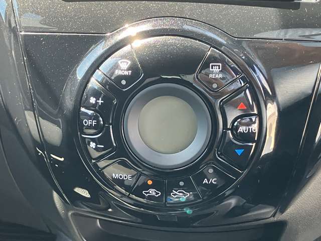 フルオートエアコンでオールシーズン快適な車内環境を作り上げます！