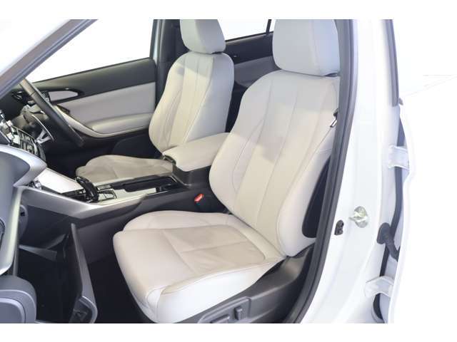 ホールド性の高いフロントシート！快適にドライブできますね♪電動シート（運転席＆助手席）・シートヒーター（運転席＆助手席）装備(*^-^*)