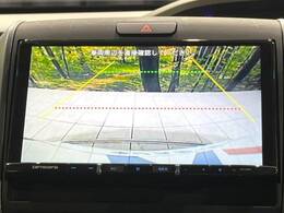 【バックカメラ】駐車時に後方がリアルタイム映像で確認できます。大型商業施設や立体駐車場での駐車時や、夜間のバック時に大活躍！運転スキルに関わらず、今や必須となった装備のひとつです！