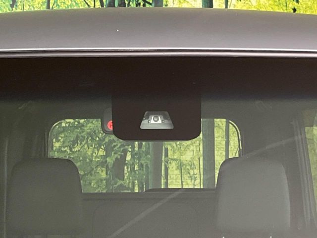 【トヨタセーフティセンス】走行中に前方の車両等を認識し、衝突しそうな時は警報とブレーキで衝突回避と被害軽減をアシスト。より安全にドライブをお楽しみいただけます。